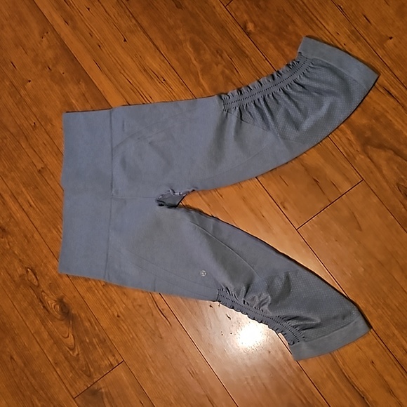 Lululemon athletica capri leggings size 4 - Picture 2 of 7